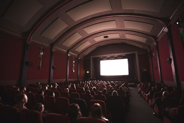 AudioSharing pozwoli na przesłanie filmowego dźwięku bezpośrednio do aparatu słuchowego