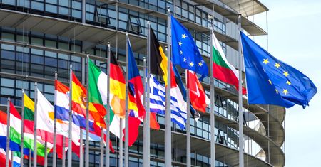 Polska i sojusznicy chcą sięgnąć po zamrożone aktywa Rosji w UE. Jeden kraj mówi "nie"