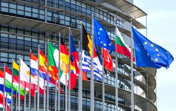Polska i sojusznicy chcą sięgnąć po zamrożone aktywa Rosji w UE. Jeden kraj mówi "nie"