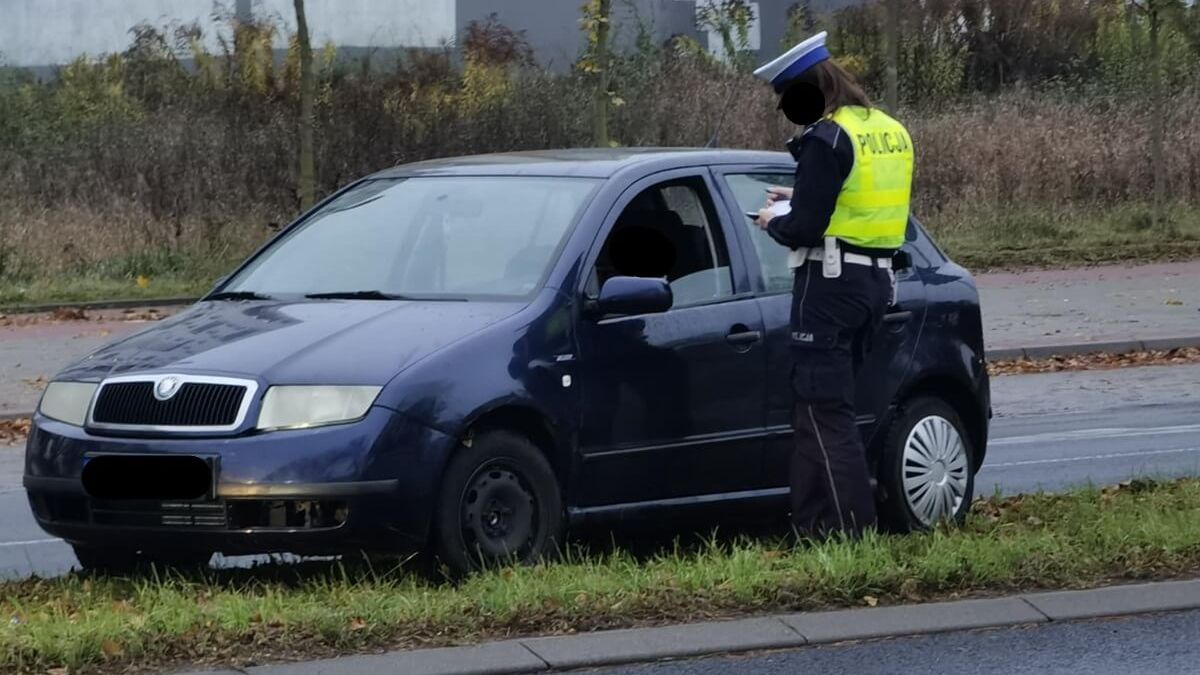 Kierowca skody ukarany mandatem za spowodowanie kolizji na al. Andersa
