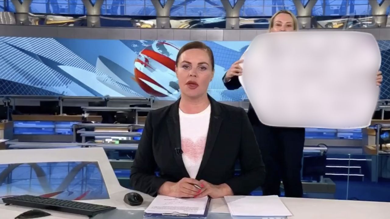 Tak wygląda słynny plakat po cenzurze 