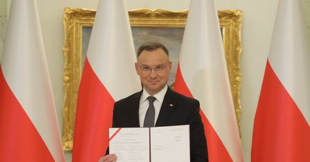 "Prezydent dobrze się bawi". Komentarze po wystąpieniu Andrzeja Dudy