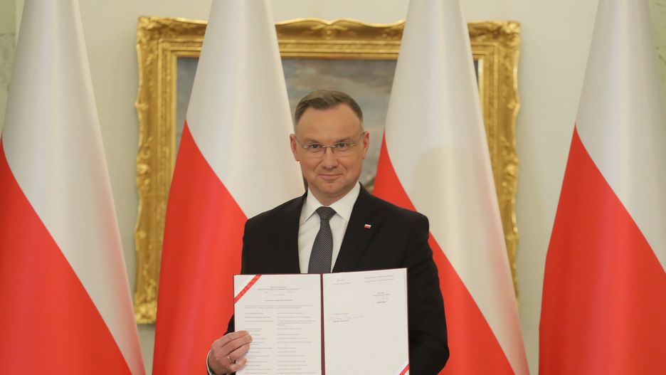 Warszawa, 27.11.2023. Prezydent Andrzej Duda podczas uroczystości powołania i zaprzysiężenia Rady Ministrów, 27 bm. w Pałacu Prezydenckim w Warszawie. Prezydent powołuje Prezesa Rady Ministrów wraz z pozostałymi członkami RM w ciągu 14 dni od dnia pierwszego posiedzenia Sejmu lub przyjęcia dymisji poprzedniej RM i odbiera przysięgę od członków nowo powołanego rządu. (ad) PAP/Paweł Supernak