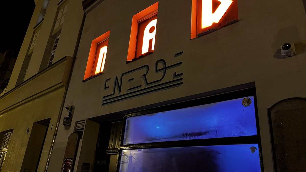 Wejście do lokalu NRD