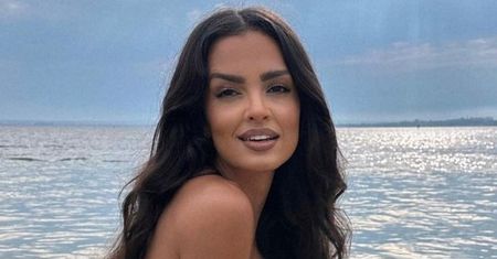 Wrzuciła nagranie z plaży. Wskoczyła w spodnie z siateczki