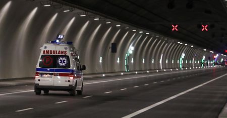 Korki na Zakopiance. Nawigacja radzi omijać nowo otwarty tunel