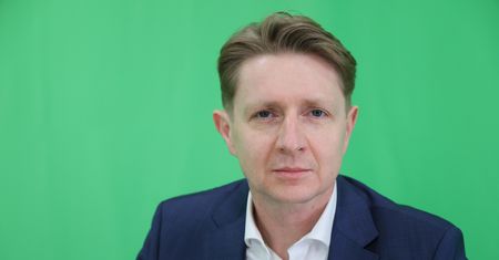 Wybory prezydenckie 2025. Kim jest Artur Bartoszewicz? Sylwetka i program wyborczy kandydata na prezydenta Polski