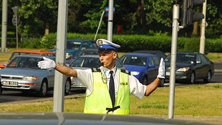 Policjanci pracują po 13 godzin na dobę