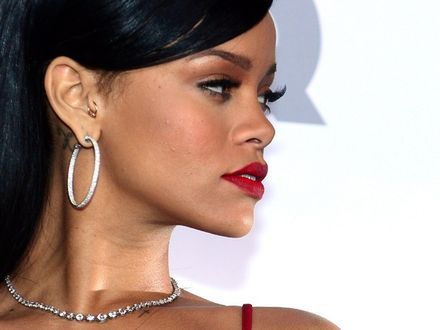 Rihanna stworzy własną linię kosmetyków