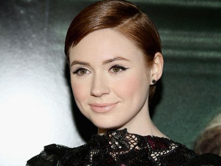 Karen Gillan twardą laską