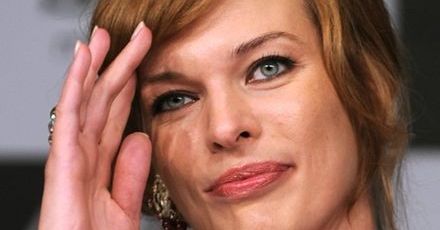 Jovovich z dwiema ikonami naraz