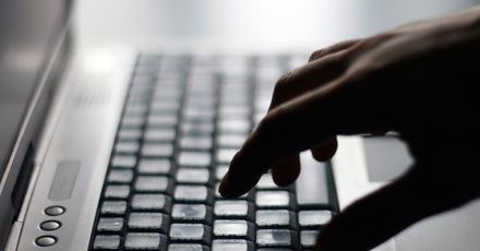 Jak w prosty sposób założyć firmę przez Internet?