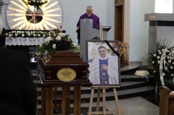 Zabójca księdza z Kłobucka nie trafi za kratki? Obserwacja psychiatryczna zdecyduje o losie oskarżonego o morderstwo Grzegorza Dymka