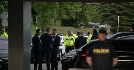 Zamach na Roberta Fico. Premier Słowacji przeszedł operację, jest przytomny