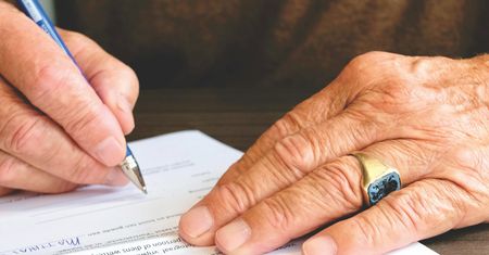 Senior padł ofiarą oszustów. Handlowy pokaz okazał się pułapką