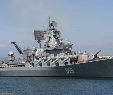 Rosyjski krążownik u wybrzeży. Niszczyciele USA obserwują