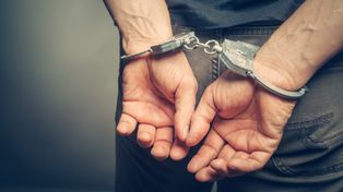 Okradł między innymi przychodnię i kawiarnię! Toruńska policja zatrzymała złodzieja