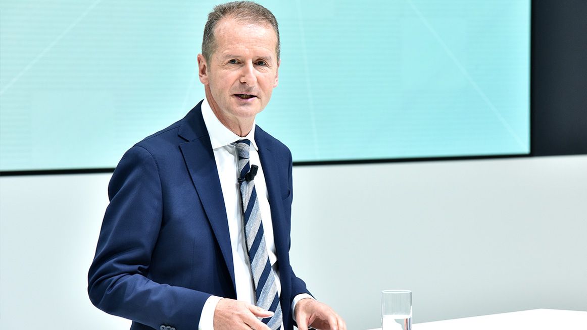 Mimo zarzutów Herbert Diess nadal pełni funkcję prezesa Volkswagena.