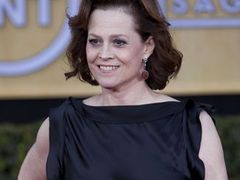 Sigourney Weaver założyła sukienkę tył na przód