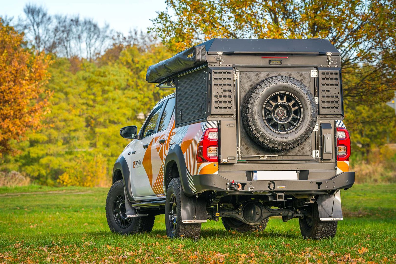 Toyota Hilux by Rayo Off Road Centrum