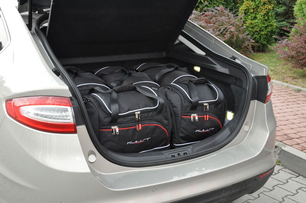 Torby Kjust ładnie wypełniły bagażnik rodzinnego Forda Mondeo, ale jednocześnie dają możliwośc dostępu do każdej z nich