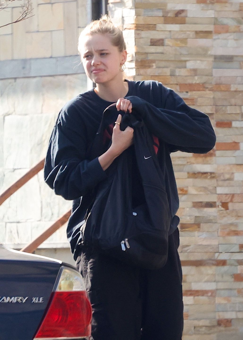 Naturalna Shiloh Jolie Pitt pędzi na lekcje tańca
