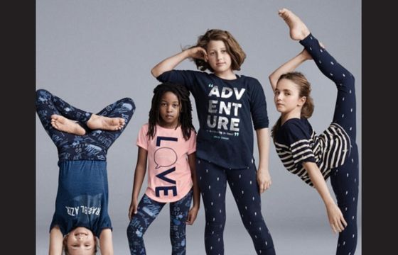 GAP przeprasza za reklamę odzieży dziecięcej oskarżaną o rasizm (wideo)