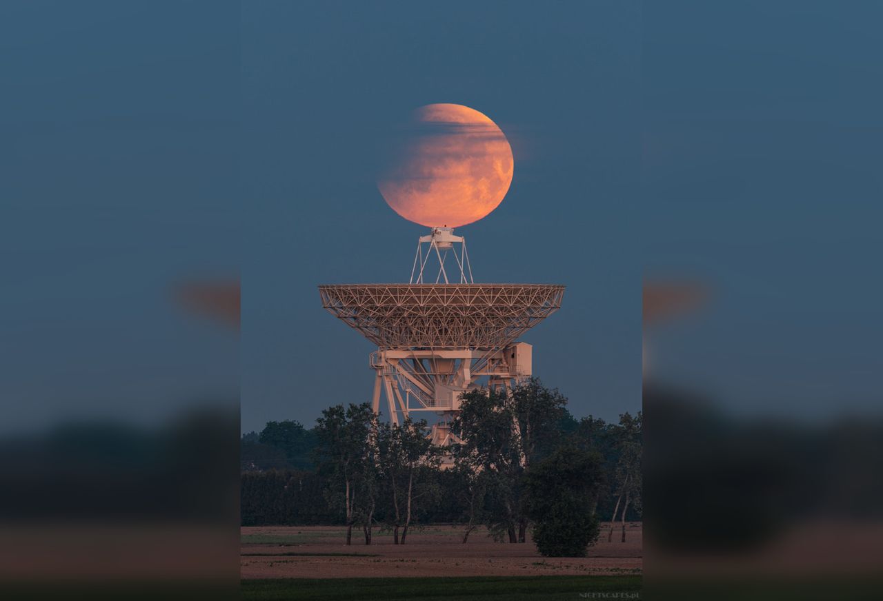 Ogromny Księżyc nad teleskopem. Polak uchwycił go w obserwatorium pod Toruniem