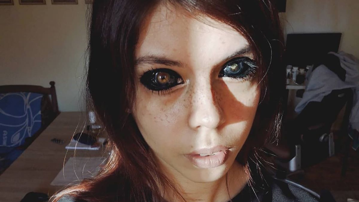 26-latka wytatuowała sobie oczy kilka lat temu. Teraz traci wzrok