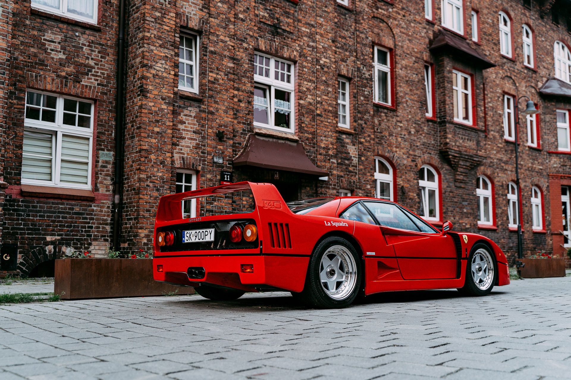 Ferrari F40 w Ferrari Katowice (1990)