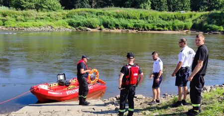 Legnica. Tragedia na rybach. Wyłowiono ciało wędkarza