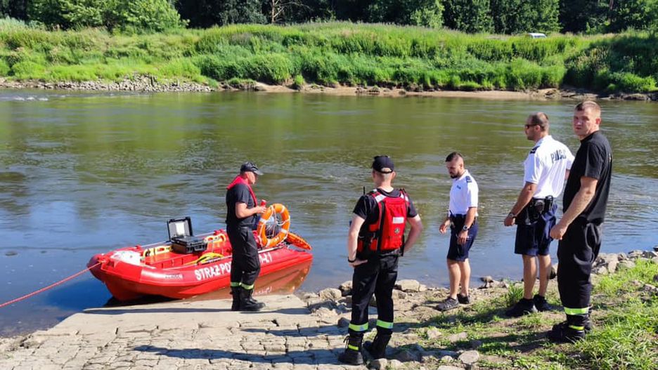 straż akcja poszukiwawcza woda wopr strażacy rzeka straż pożarna 