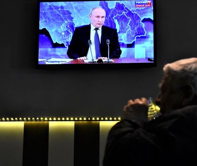 Suwernet w telefonie, walka z "nazizmem" w TV. Rosjanie żyją w świecie bez wojny