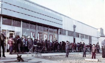 Sto osób w kolejce za chlebem i bułkami. Tak bywało przed „Kubą”