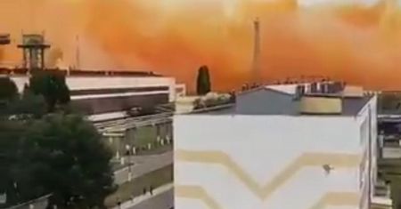 Potężna awaria w fabryce. Żółte chmury zakryły niebo nad miastem