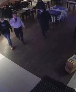 Bezwzględne zachowanie policji w restauracji. Wszystko nagrały kamery