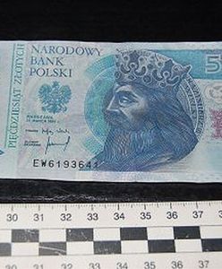 Uczniowie produkowali dwudziestki i pięćdziesiątki