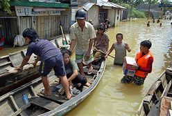 Indonezja: 90 zabitych, 300 tys. ewakuowanych po powodzi