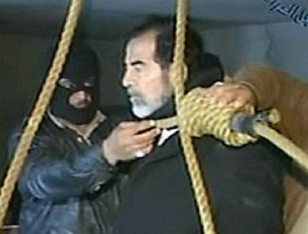 Zatrzymano kolejne osoby ws. filmu z egzekucji Saddama