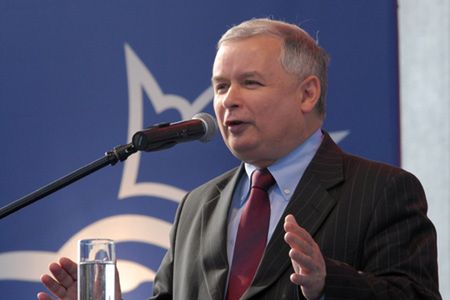 J. Kaczyński: precz z komuną i postkomuną!