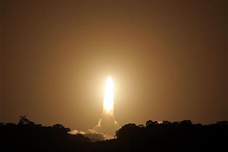 Udany start europejskiej rakiety kosmicznej Ariane-5