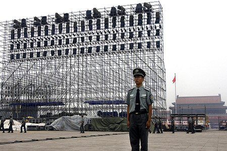 Chiny budują obiekty sportowe w miejscu domów opozycji