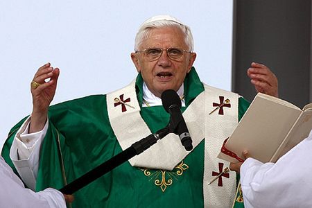 Benedykt XVI pozdrowił w Walencji polskie rodziny