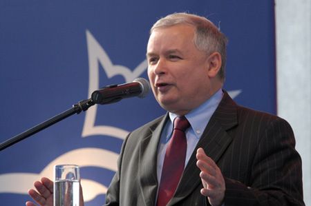 J. Kaczyński: precz z komuną i postkomuną!