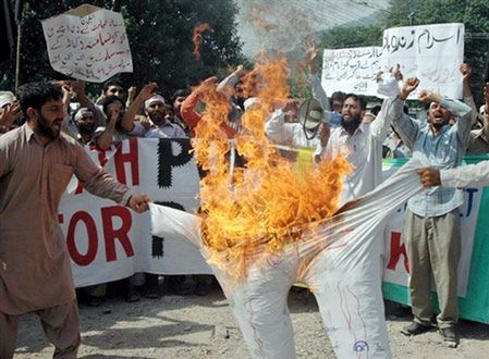 Wizerunek papieża spalono w Pakistanie