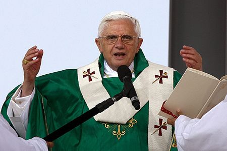 Benedykt XVI pozdrowił w Walencji polskie rodziny