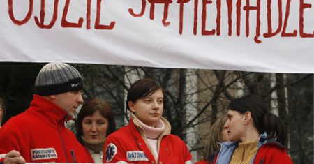 Pogotowie do dyrektora: podwyżki - zamiast bałaganu!