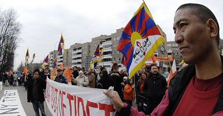 "Chiny precz z Tybetu!" - demonstracja w Warszawie
