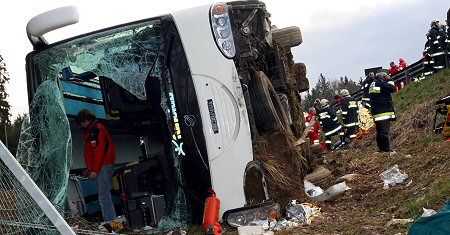 10 Polaków po wypadku autokaru nadal w szpitalach