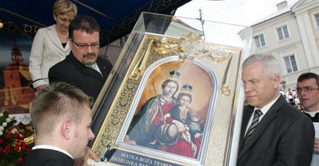 Internauci WP: obraz Matki Bożej nie w sali plenarnej